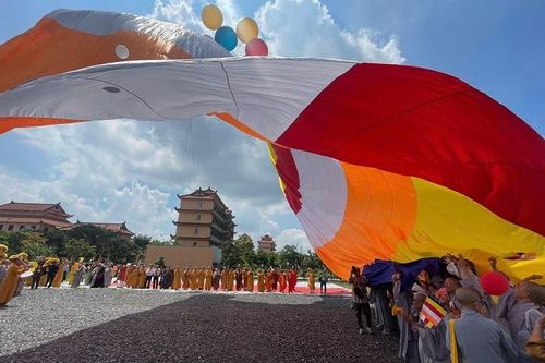 Ý nghĩa ngày lễ Visakha Bucha đối với tăng, ni và thế hệ trẻ