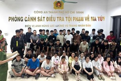 Từ việc kiểm tra quán bar Revo, Công an TPHCM làm rõ các đường dây cung cấp ma túy, khởi tố 50 đối tượng