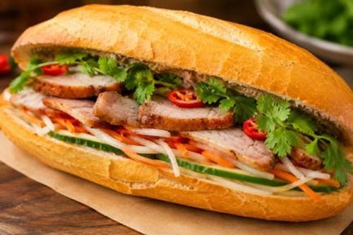 75 người nhập viện nghi ngộ độc sau khi ăn bánh mì