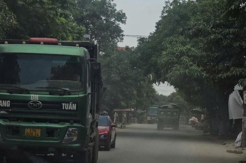 Hưng Yên: Chính quyền xã Minh Thọ phản hồi vụ xe tải ngày đêm phủ bụi dân cư?