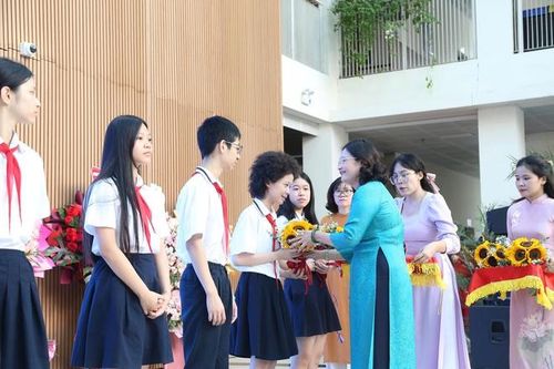 Lời dặn học trò 'khép lại trang sách' để mở ra mùa hè trải nghiệm của cô Hiệu trưởng