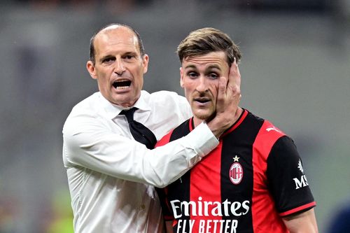 Milan trả giá cho mùa giải tự hủy