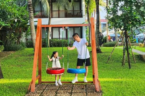 Ở nhà hướng Tây phải 'tháo chạy' vì nắng nóng gay gắt