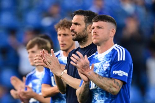 Cesc Fabregas đang lay chuyển Serie A
