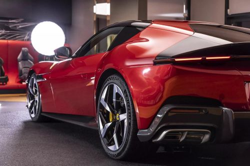 Ferrari đăng ký loạt tên xe mới