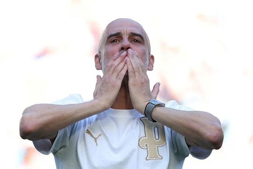 Pep bị Bernardo Silva 'xoay' cực gắt