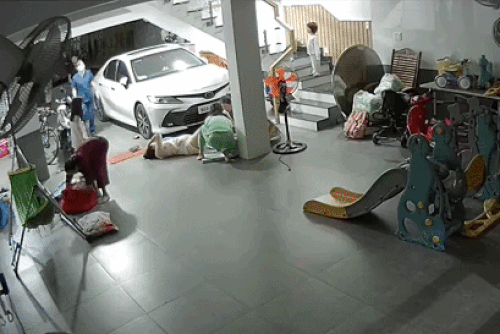 5 triệu lượt xem bà bầu chuyển dạ, 'đẻ rớt' con tại nhà trong ít phút