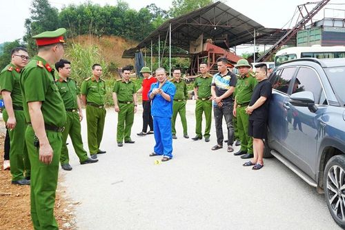 Khởi tố nhóm người chặn ô tô, nổ súng trên quốc lộ ở Thái Nguyên