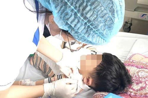 Hy hữu 4 người trong 3 thế hệ cùng mắc một dị tật bẩm sinh