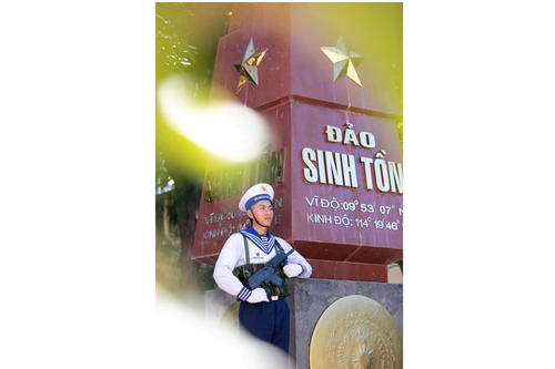 Bức ảnh gửi mẹ từ đảo Sinh Tồn