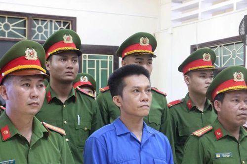Những hình ảnh đầu tiên phiên tòa xét xử 'Tài đen' dùng súng cướp ngân hàng