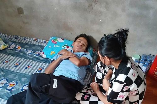 Thương tâm người cha nghèo nuôi 3 con nhỏ và nỗi lo trước bệnh tật