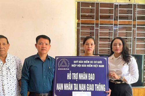 Hỗ trợ 45 triệu đồng cho gia đình nạn nhân tai nạn giao thông tại Hà Nội
