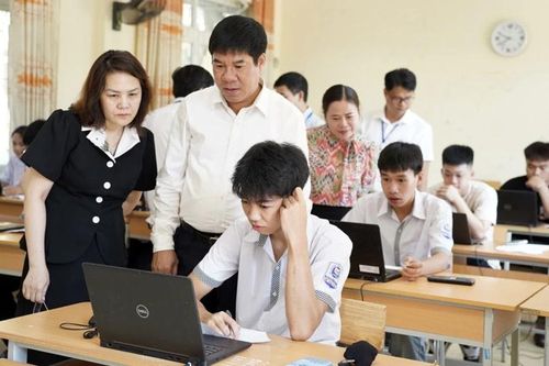 Thi thử nghiệm tốt nghiệp THPT trên máy tính tại Cao Bằng