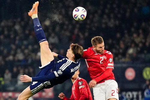 Giúp đội nhà dự World Cup, cựu sao MU được xuất hiện trên... tiền
