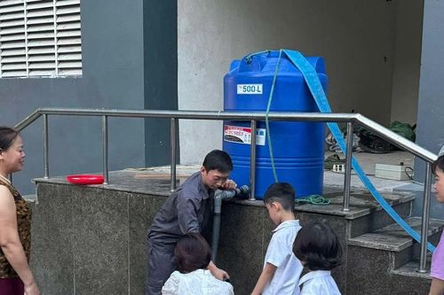 Nắng nóng đỉnh điểm, Hà Nội liệu có thiếu nước sạch?