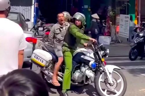Cầm dao quắm vào trường tìm giáo viên nghi 'dìm' điểm con mình