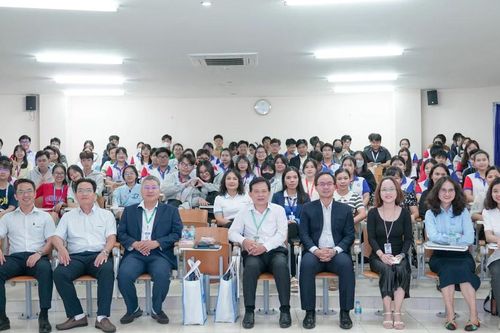 Chuyển mình toàn diện chuỗi giá trị ngành Dược: Từ công nghệ đến nguồn nhân lực chất lượng cao