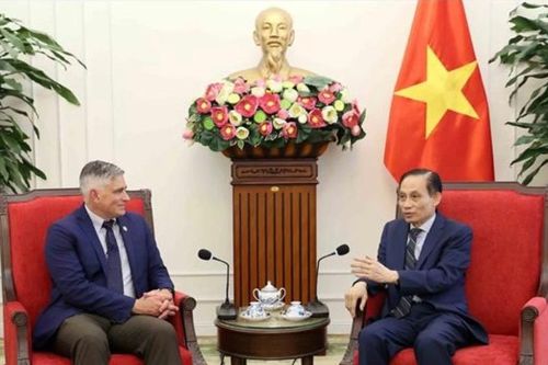 Bộ trưởng Ngoại giao Lê Hoài Trung nêu quan điểm với nghị sĩ Mỹ