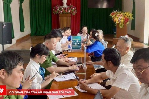 Hỗ trợ người cao tuổi mở tài khoản ngân hàng, thúc đẩy an sinh xã hội số