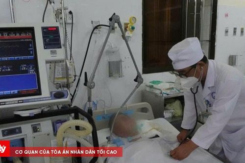 1 người chết, 2 người nguy kịch nghi do ngộ độc rượu