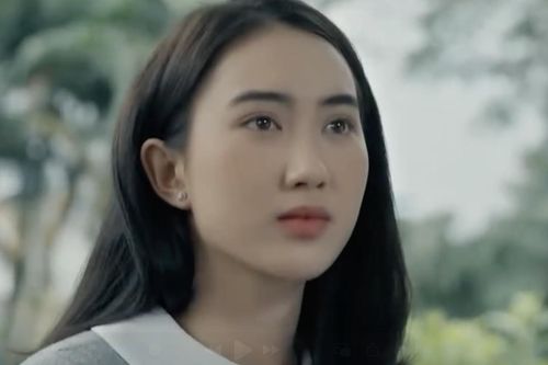 'Dưới ô cửa sáng đèn' tập 5: Dương gặp lại gái xinh giữa lúc khủng hoảng hôn nhân