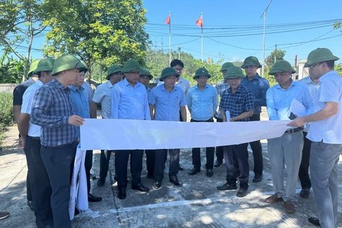 Phó Chủ tịch UBND tỉnh Hoàng Phú Hiền kiểm tra công tác giải phóng mặt bằng Dự án cao tốc Vinh - Thanh Thủy