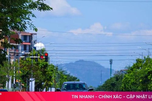 Hà Tĩnh nắng nóng đặc biệt gay gắt, mặt đường xuất hiện ảo ảnh