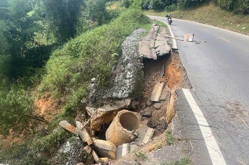 Nhiều vị trí bị sạt lở, sụt trượt trên Quốc lộ 6 qua tỉnh Điện Biên