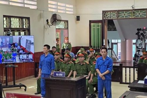 Dùng súng quân dụng cướp ngân hàng, 2 bị cáo nhận tổng cộng 56 năm tù