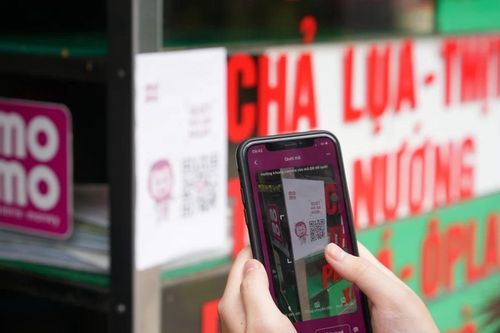 Hết bỡ ngỡ với mã QR, người Việt thực hiện 25 tỷ giao dịch không dùng tiền mặt