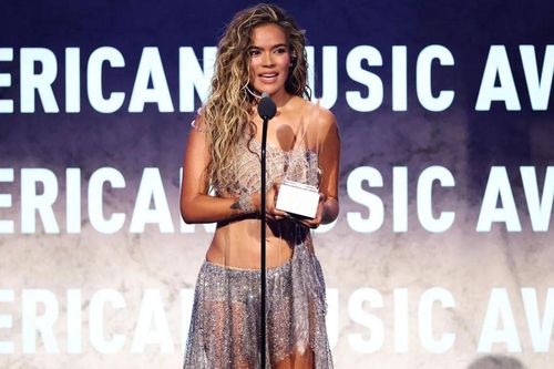 Sau Coachella, Karol G tiếp tục tạo cột mốc chưa từng có cho nghệ sĩ Latin