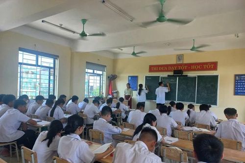 Vượt nắng nóng giữ nhịp ôn thi
