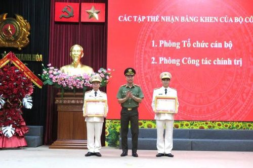 Gặp mặt kỷ niệm 50 năm Ngày thành lập Phòng Tổ chức cán bộ và phòng Công tác chính trị Công an tỉnh