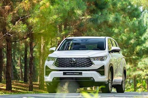 Bảng giá Toyota Innova Cross 2026: Ưu đãi lãi suất và đánh giá chi tiết
