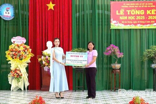 Hoa hậu Huỳnh Vy trao tặng 4 căn nhà Đại đoàn kết tại xã Mỹ An Hưng