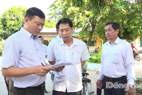 Ban Kinh tế - Ngân sách HĐND tỉnh khảo sát cơ sở vật chất trường học tại xã Tân Thạnh