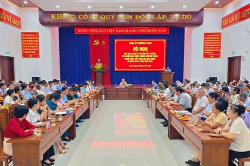 Bí thư Đảng ủy phường Pleiku đối thoại với 138 người hoạt động không chuyên trách