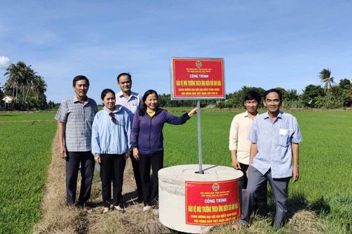 Hội Nông dân xã Vạn Thắng nghiệm thu mô hình 'Bi thu gom bao bì thuốc bảo vệ thực vật'