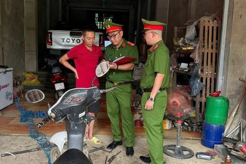 Công an xã Dương Quỳ chủ động phòng ngừa tình trạng độ, chế xe trái phép