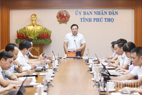 Phó Chủ tịch UBND tỉnh Nguyễn Huy Ngọc nghe Sở Khoa học và Công nghệ báo cáo một số nhiệm vụ trọng tâm