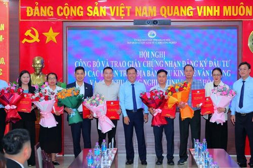 Khánh Hòa: Trao giấy chứng nhận đầu tư cho 13 dự án tại Khu kinh tế Vân Phong và các khu công nghiệp