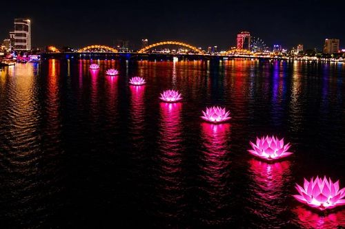 Đà Nẵng: Lễ thắp sáng 7 đóa sen trên sông Hàn và sông Hoài kính mừng Phật đản Phật lịch 2570