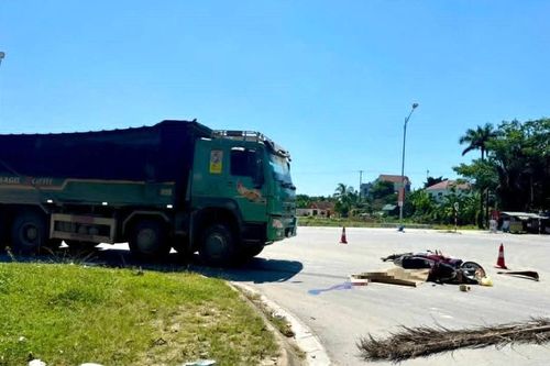 Nghệ An: Xe máy va chạm với ô tô tải, một người tử vong tại chỗ