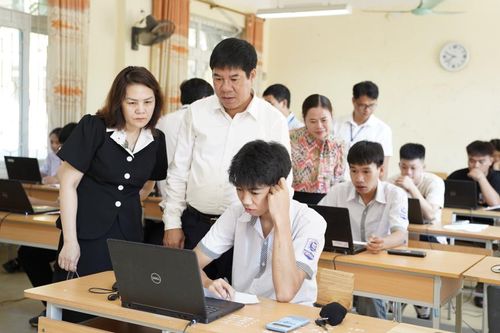 800 thí sinh tỉnh tham gia thử nghiệm thi tốt nghiệp THPT trên máy tính