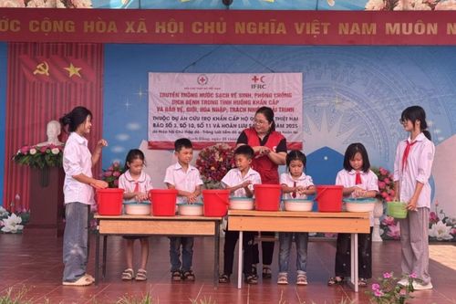 Truyền thông về nước sạch vệ sinh và phòng, chống dịch bệnh trong tình huống khẩn cấp tại xã Bạch Đằng