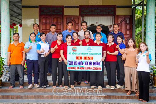 Gom rác thải, góp yêu thương