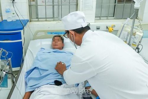 1 người tử vong, 2 người nguy kịch sau cuộc nhậu, nghi ngộ độc methanol