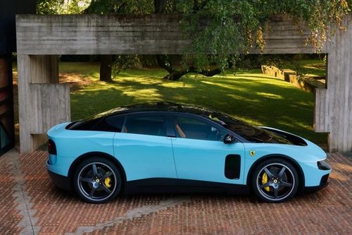 Ferrari lao dốc sau màn ra mắt siêu xe điện Luce