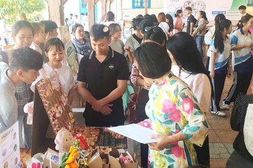 Gần 800 sinh viên tham gia cuộc thi ý tưởng khởi nghiệp và triển lãm sản phẩm khởi nghiệp